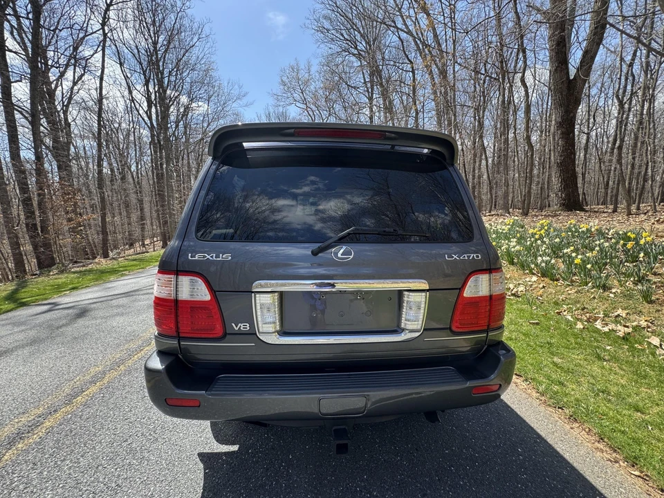 2004 Lexus LX 2nd Gen - Image 23 of 31