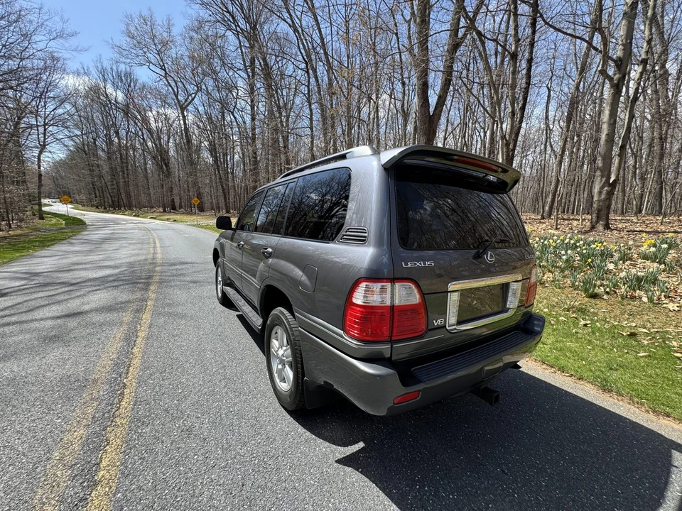2004 Lexus LX 2nd Gen - Image 27 of 31