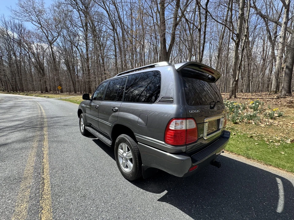 2004 Lexus LX 2nd Gen - Image 30 of 31
