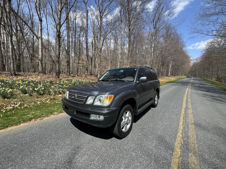 2004 Lexus LX 2nd Gen - Image 3 of 31