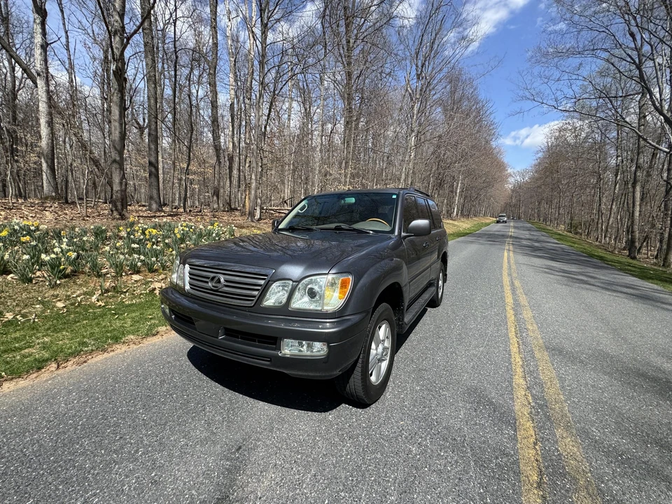 2004 Lexus LX 2nd Gen - Image 5 of 31