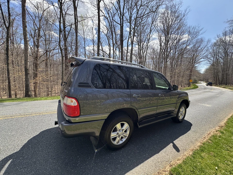 2004 Lexus LX 2nd Gen - Image 16 of 31