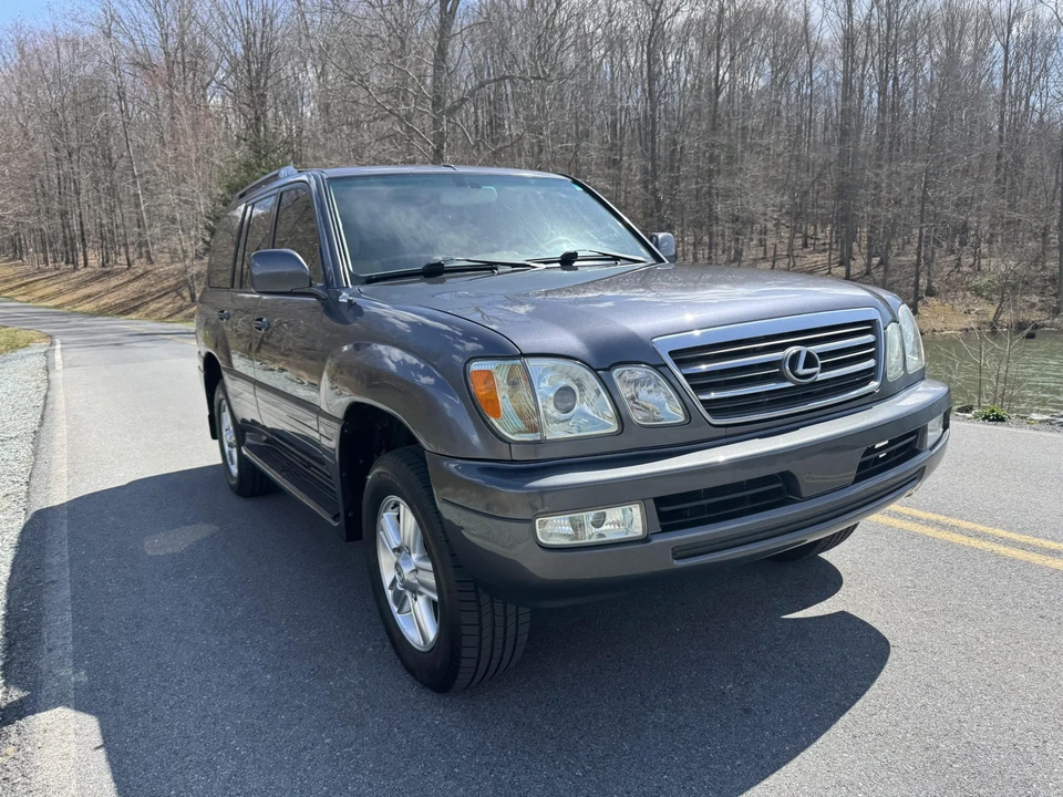 2004 Lexus LX 2nd Gen - Image 11 of 31