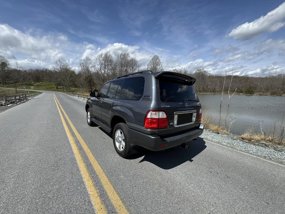 2004 Lexus LX 2nd Gen - Image 28 of 31