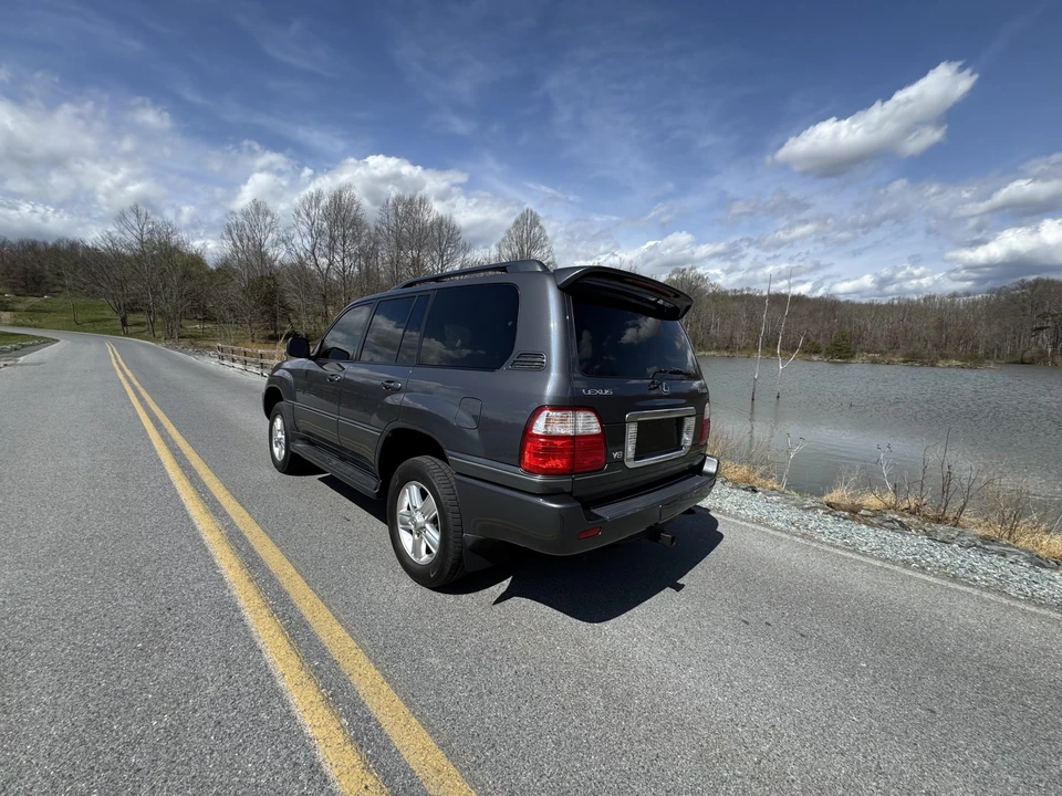 2004 Lexus LX 2nd Gen - Image 29 of 31