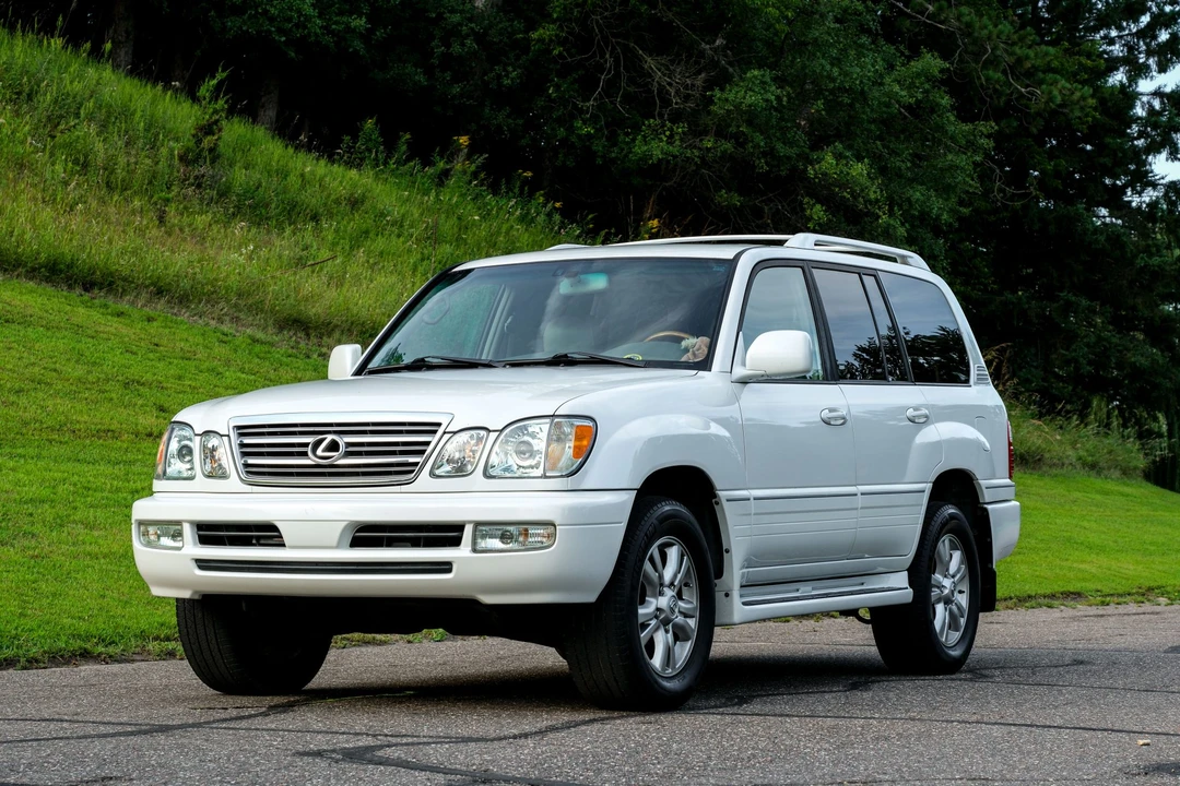 2004 Lexus LX 2nd Gen - Image 8 of 31