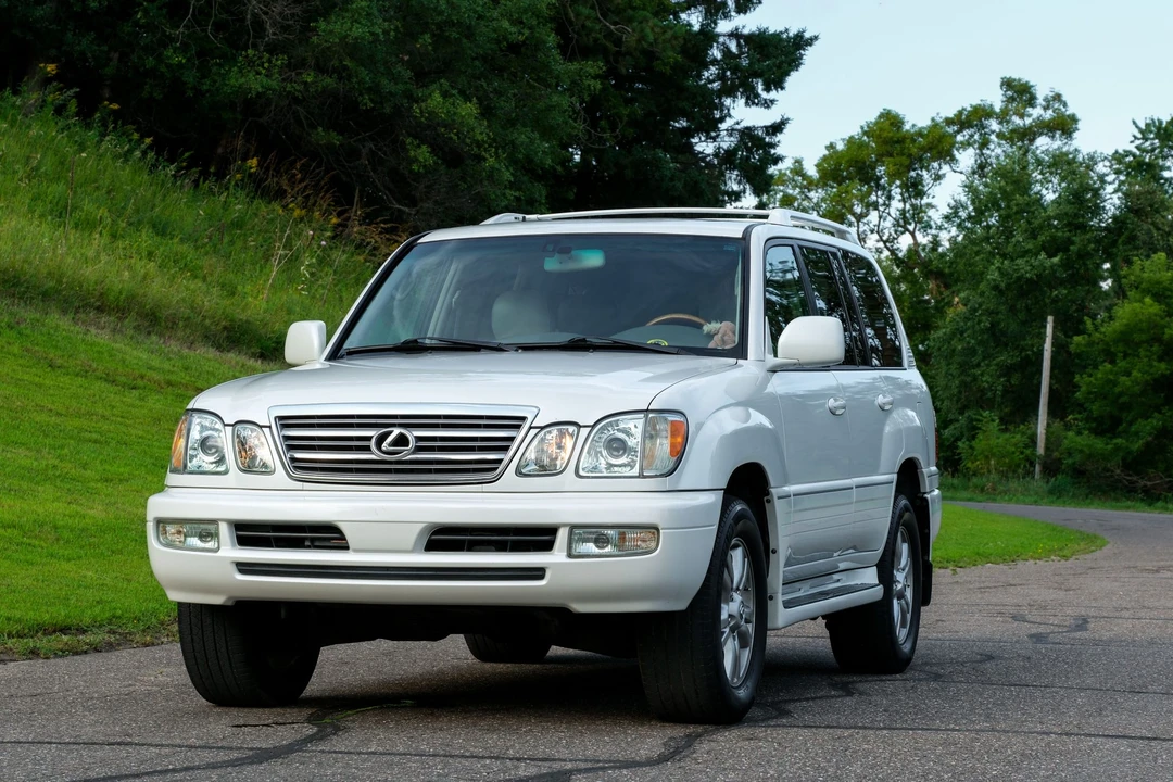 2004 Lexus LX 2nd Gen - Image 13 of 31