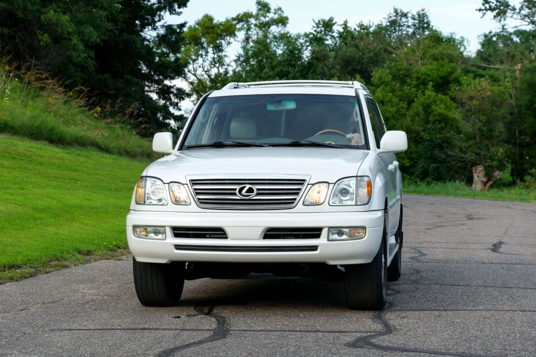 2004 Lexus LX 2nd Gen - Image 14 of 31