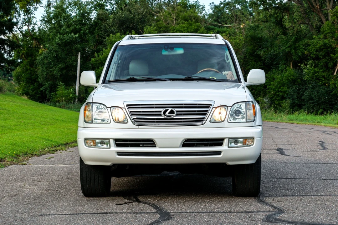 2004 Lexus LX 2nd Gen - Image 15 of 31