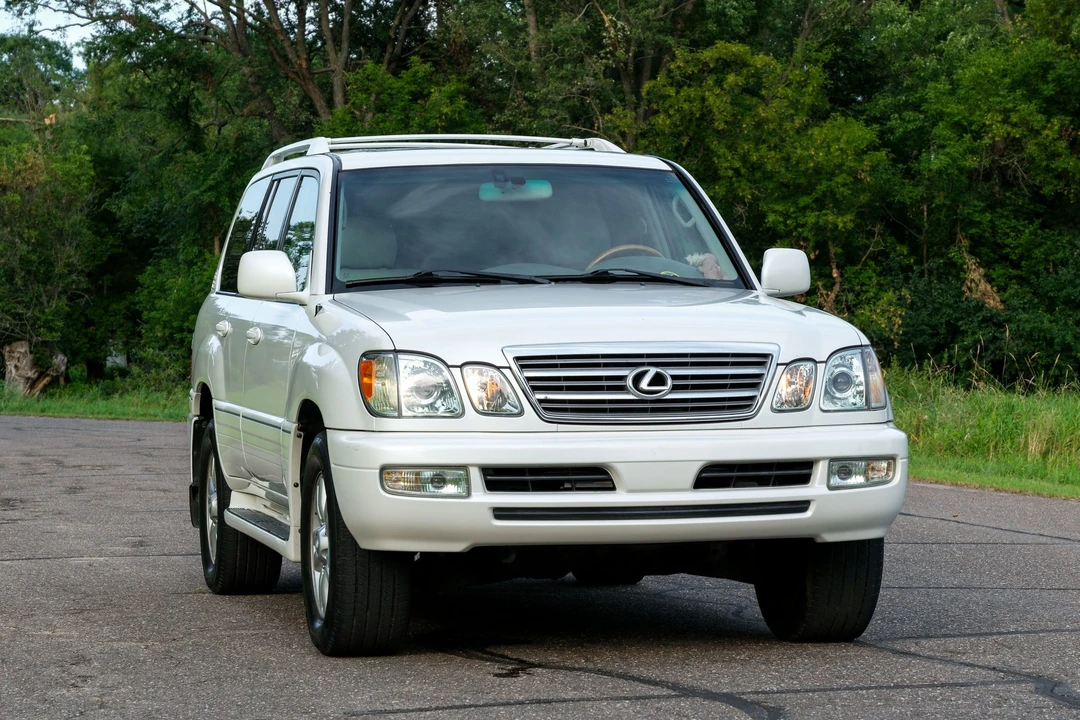 2004 Lexus LX 2nd Gen - Image 16 of 31