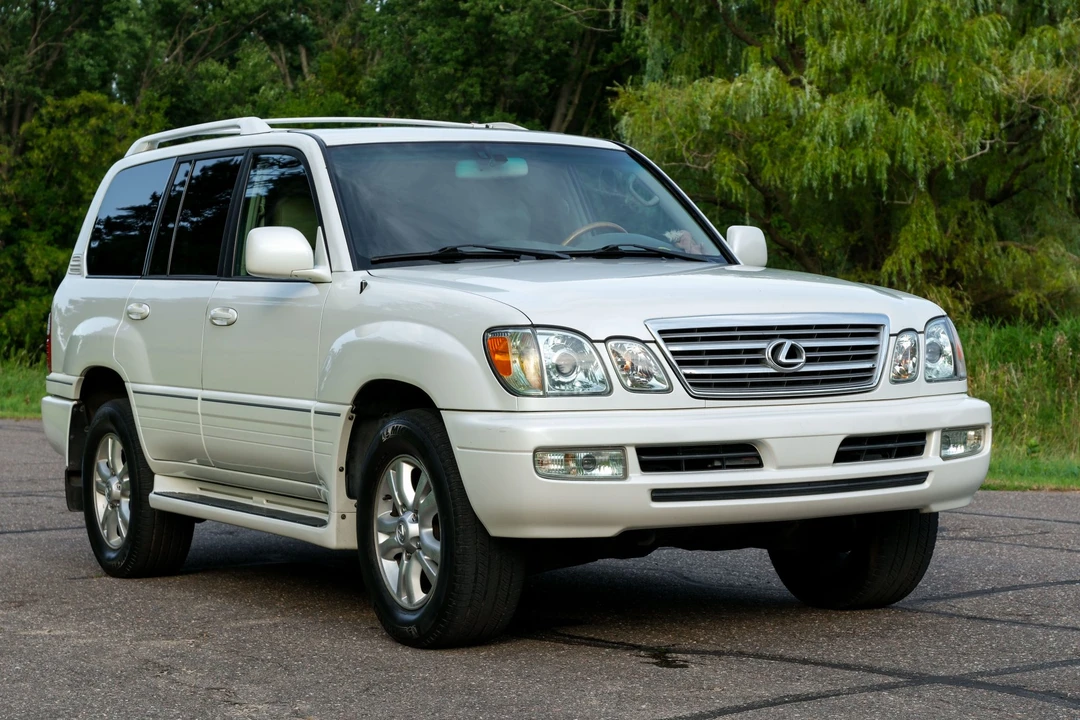 2004 Lexus LX 2nd Gen - Image 17 of 31