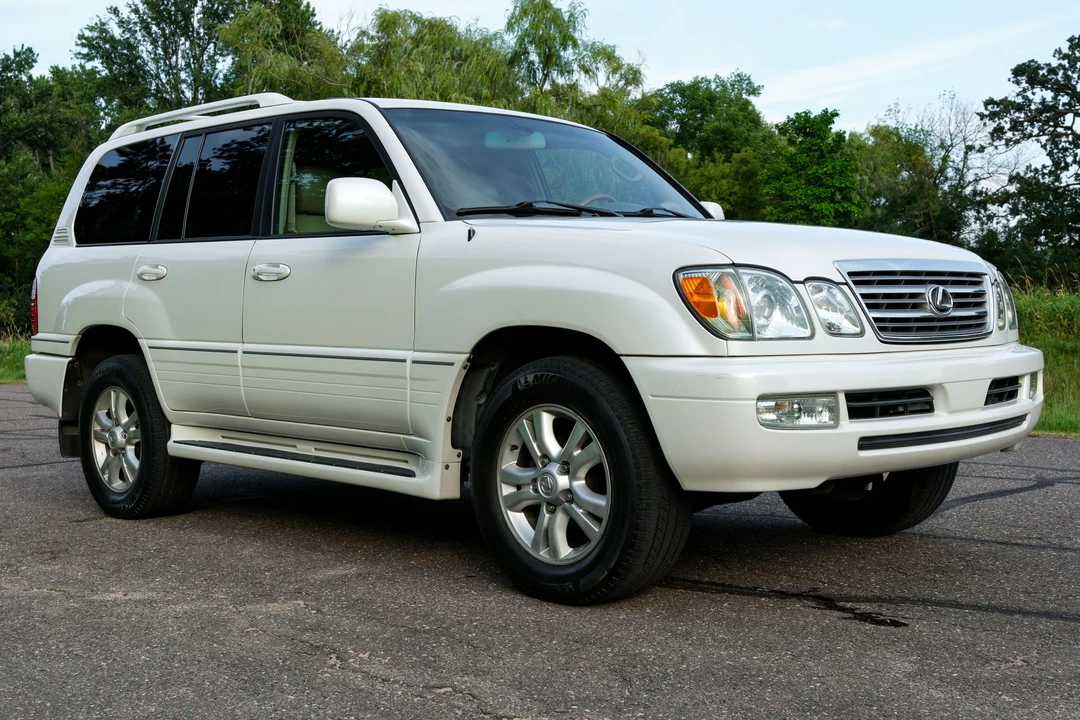 2004 Lexus LX 2nd Gen - Image 18 of 31