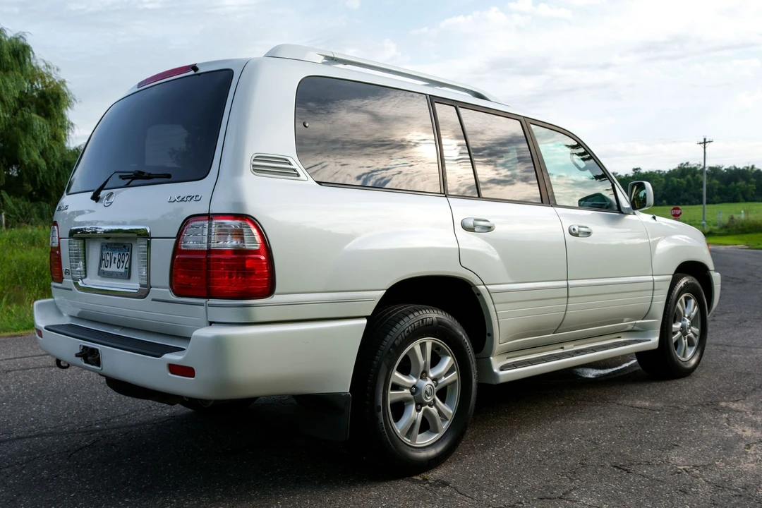 2004 Lexus LX 2nd Gen - Image 20 of 31