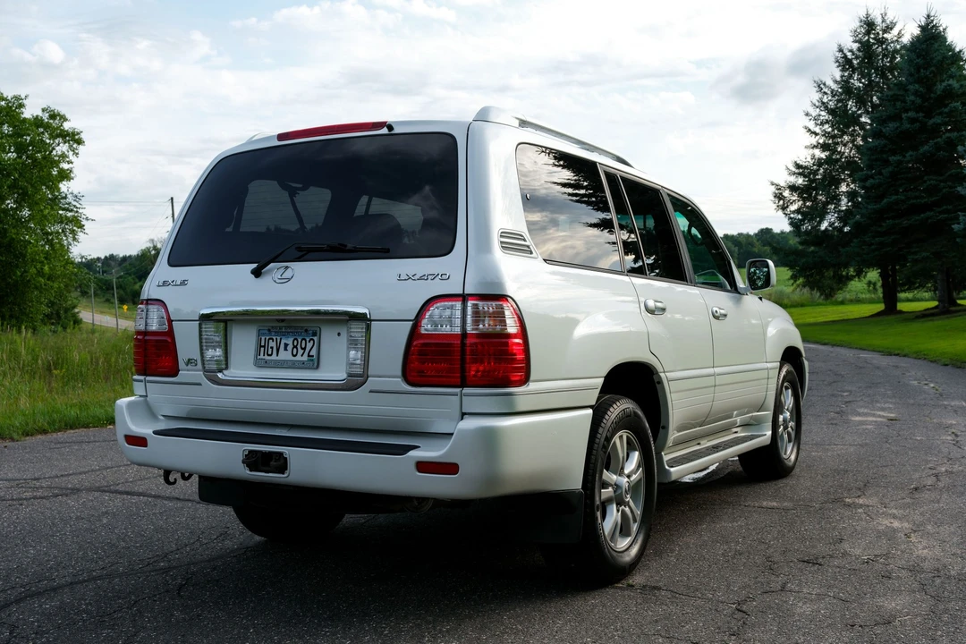 2004 Lexus LX 2nd Gen - Image 21 of 31