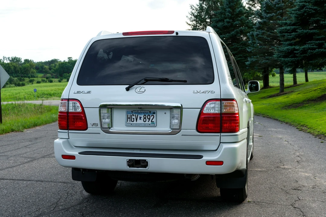 2004 Lexus LX 2nd Gen - Image 22 of 31