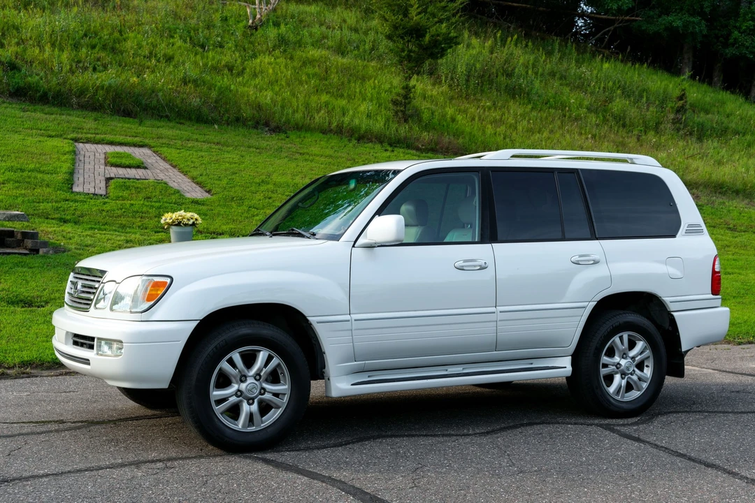 2004 Lexus LX 2nd Gen - Image 30 of 31