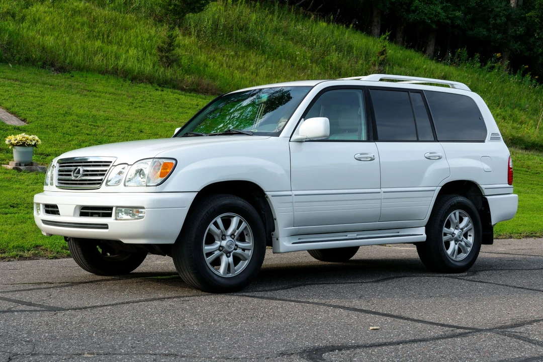 2004 Lexus LX 2nd Gen - Image 2 of 31