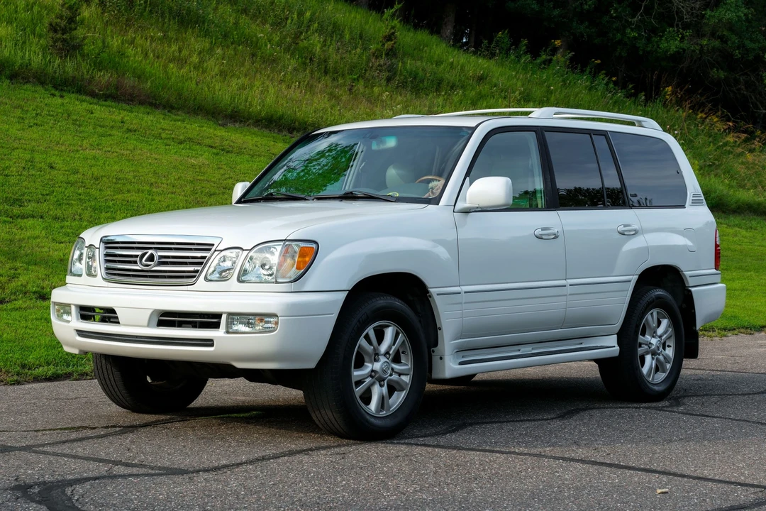 2004 Lexus LX 2nd Gen - Image 5 of 31
