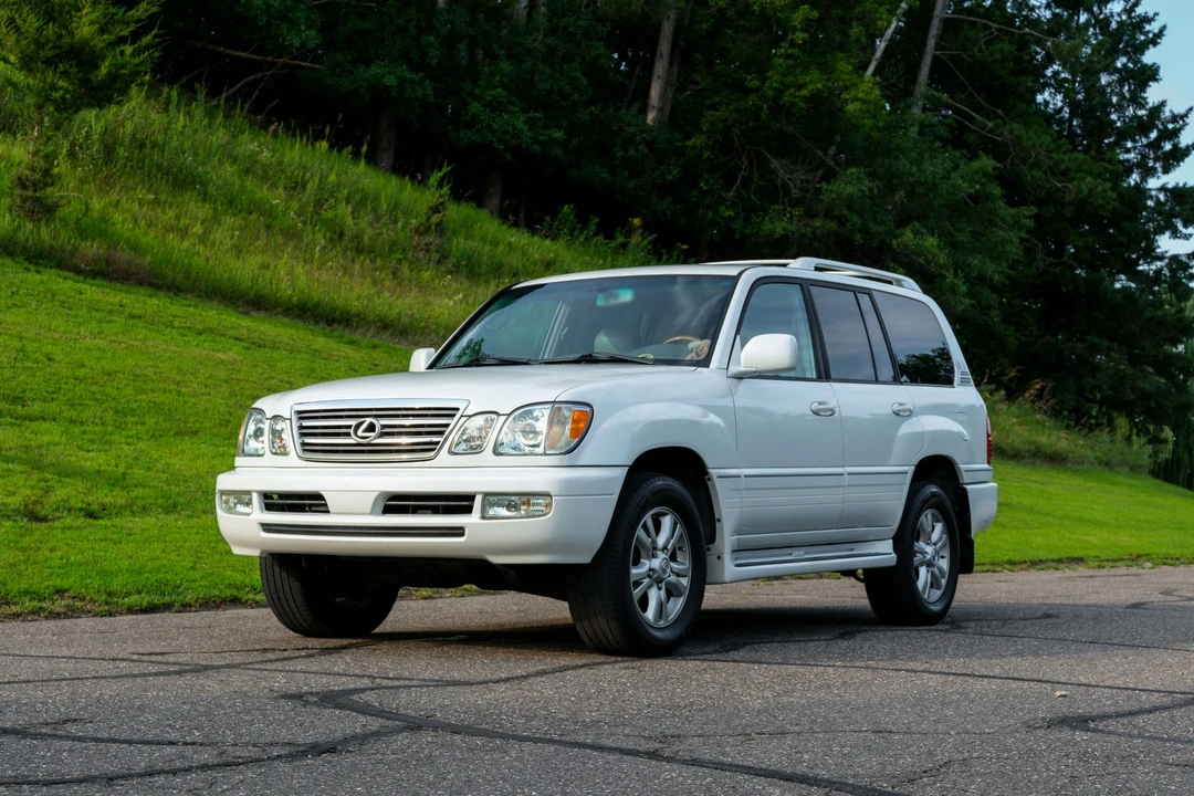 2004 Lexus LX 2nd Gen - Image 9 of 31