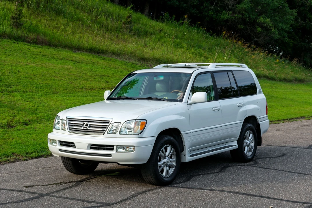 2004 Lexus LX 2nd Gen - Image 10 of 31