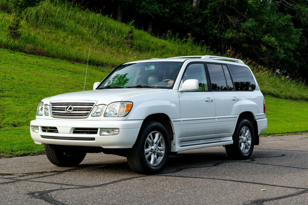 2004 Lexus LX 2nd Gen - Image 7 of 31