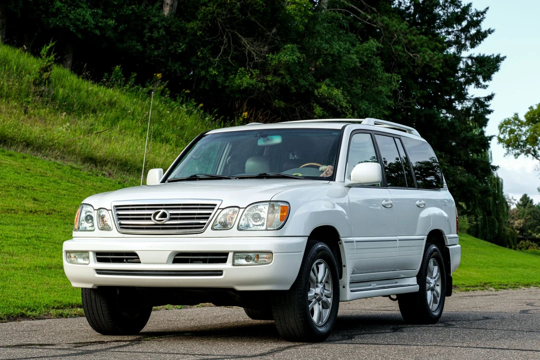 2004 Lexus LX 2nd Gen - Image 12 of 31