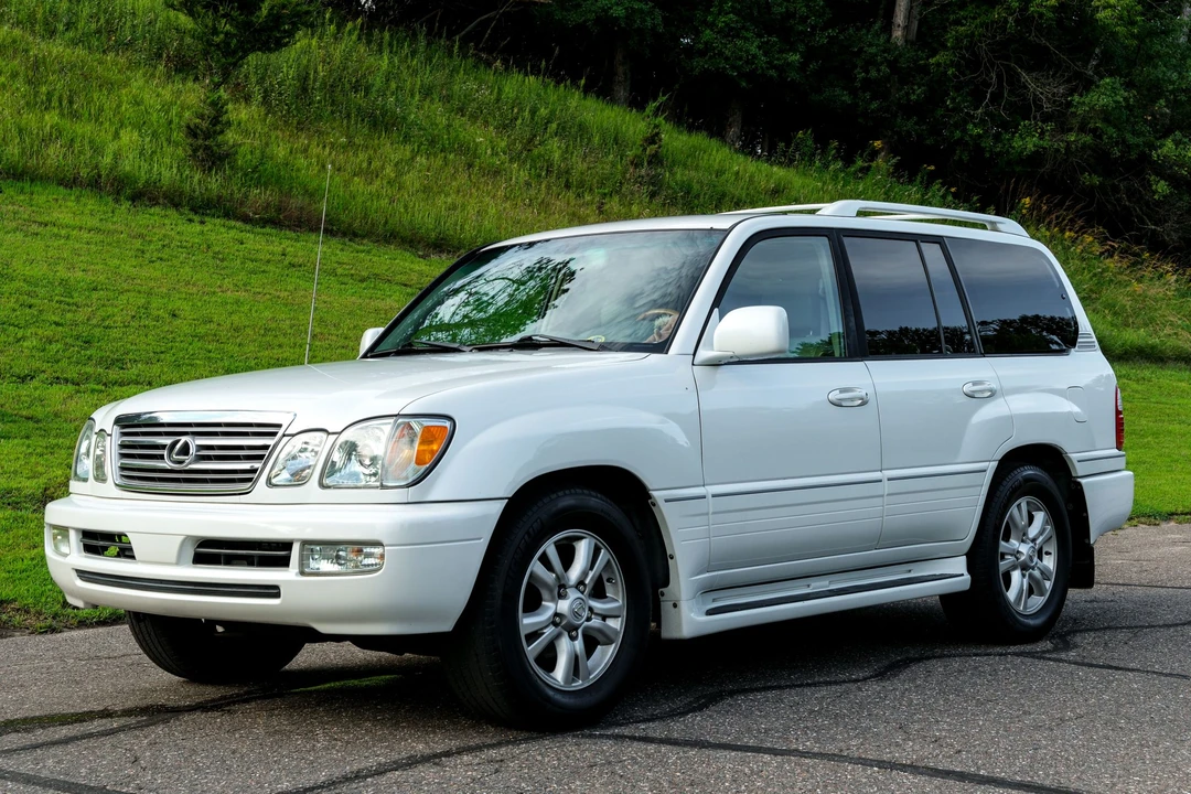 2004 Lexus LX 2nd Gen - Image 4 of 31
