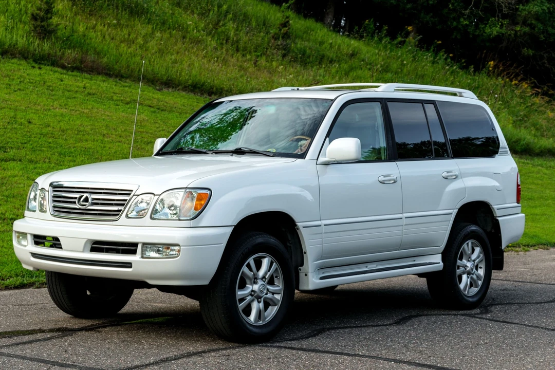 2004 Lexus LX 2nd Gen - Image 3 of 31