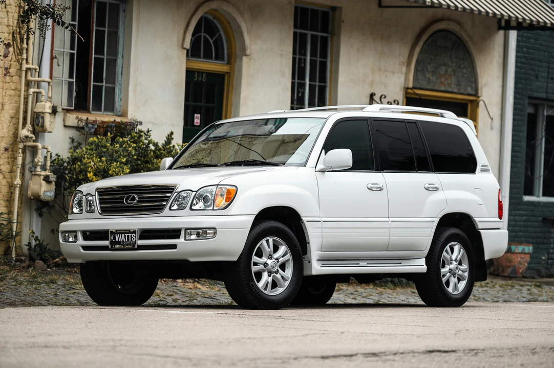 2004 Lexus LX 2nd Gen - Image 19 of 31