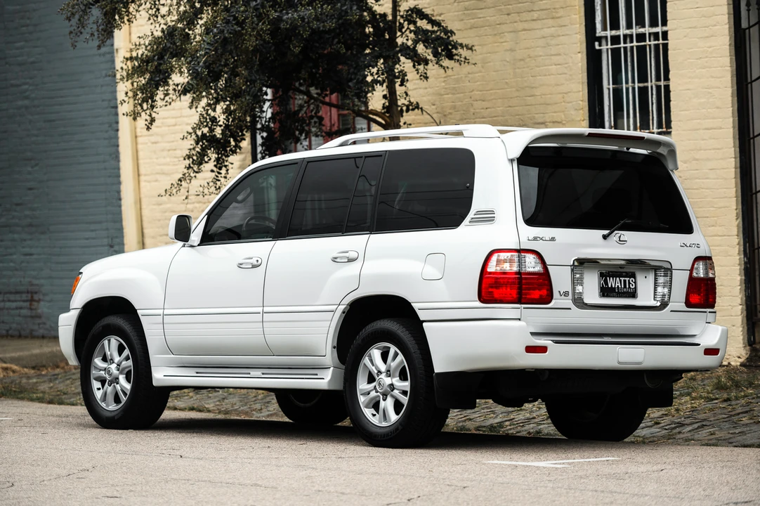 2004 Lexus LX 2nd Gen - Image 13 of 31