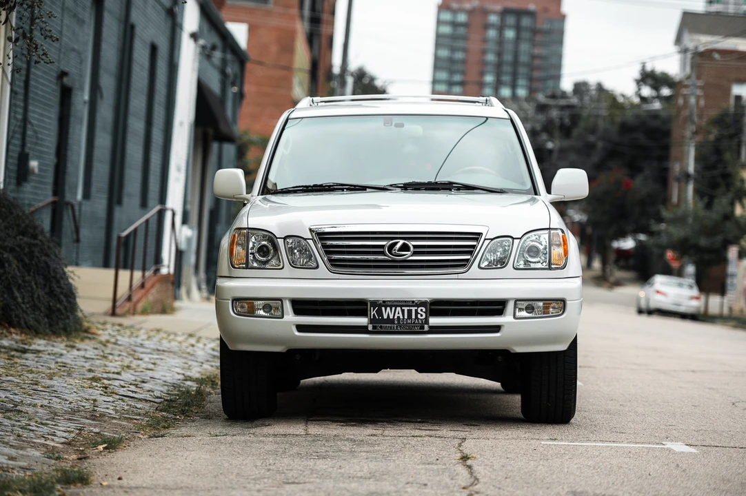 2004 Lexus LX 2nd Gen - Image 4 of 31