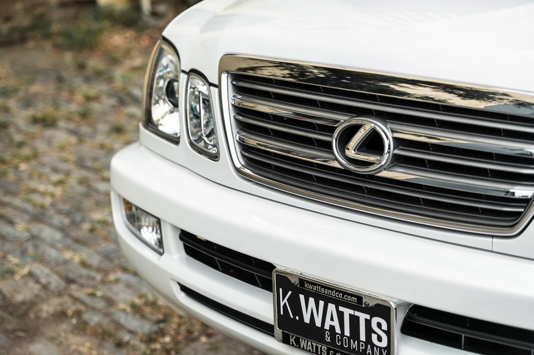 2004 Lexus LX 2nd Gen - Image 21 of 31