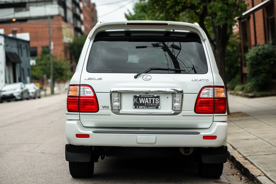 2004 Lexus LX 2nd Gen - Image 10 of 31
