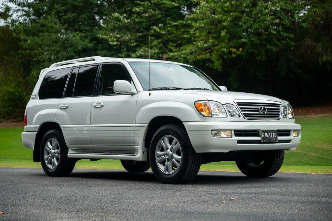 2004 Lexus LX 2nd Gen - Image 5 of 31