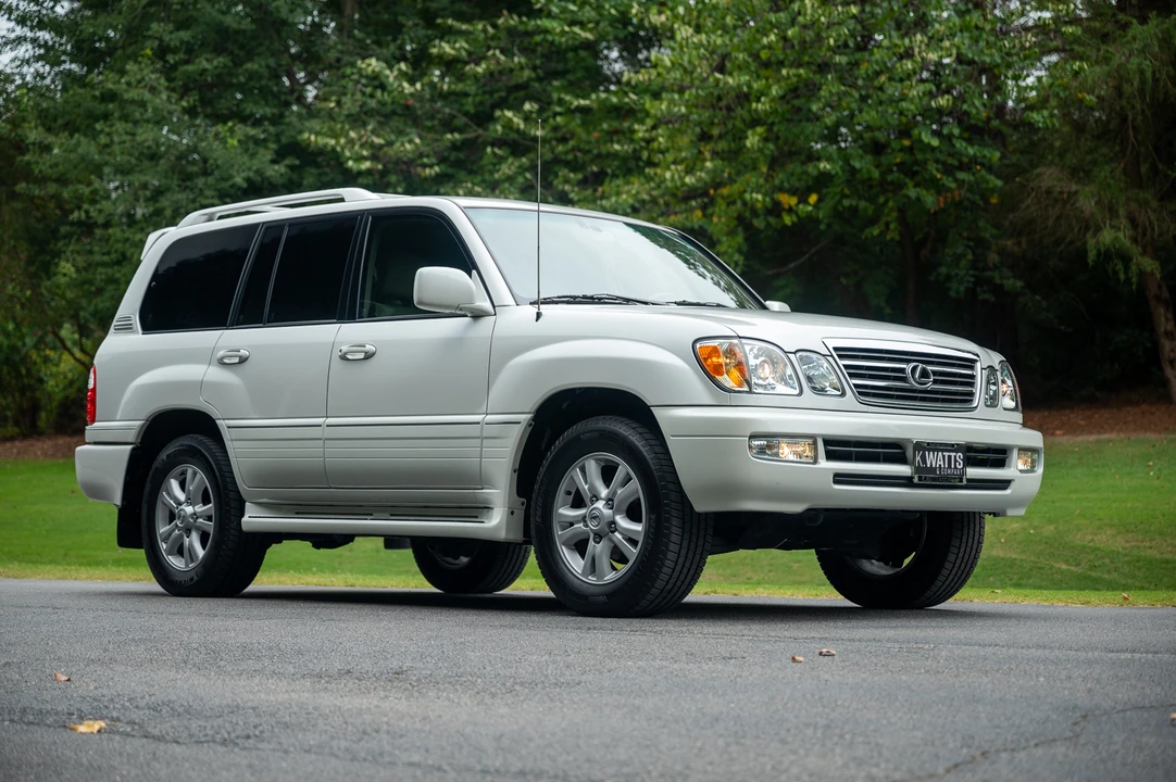 2004 Lexus LX 2nd Gen - Image 6 of 31