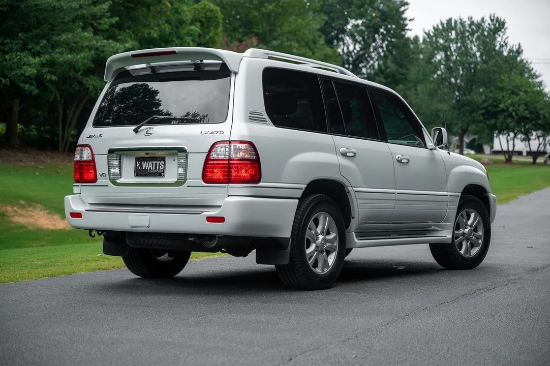 2004 Lexus LX 2nd Gen - Image 9 of 31
