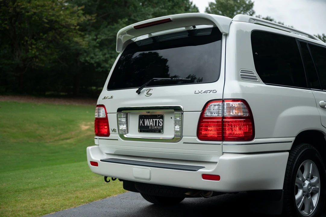 2004 Lexus LX 2nd Gen - Image 25 of 31