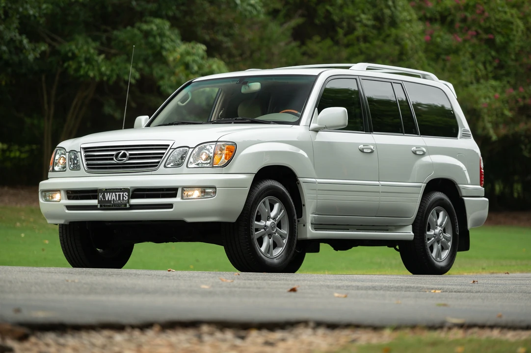 2004 Lexus LX 2nd Gen - Image 3 of 31
