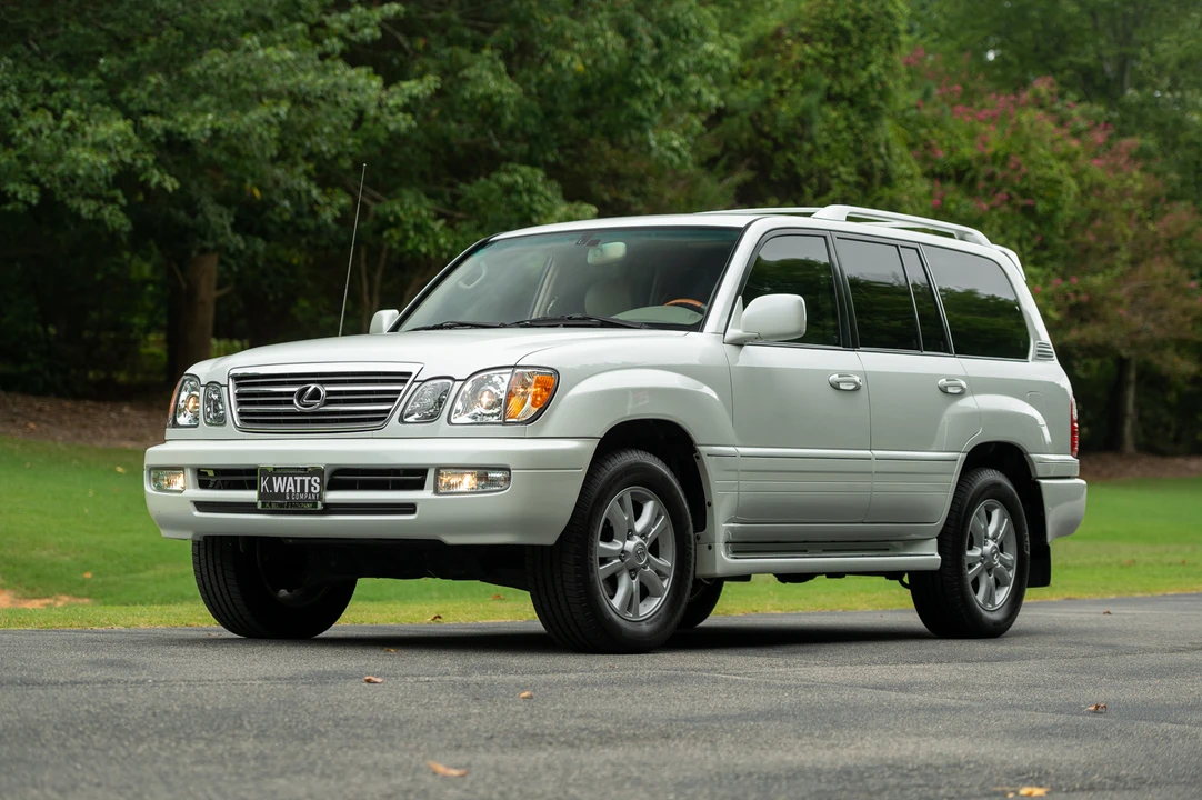 2004 Lexus LX 2nd Gen - Image 2 of 31