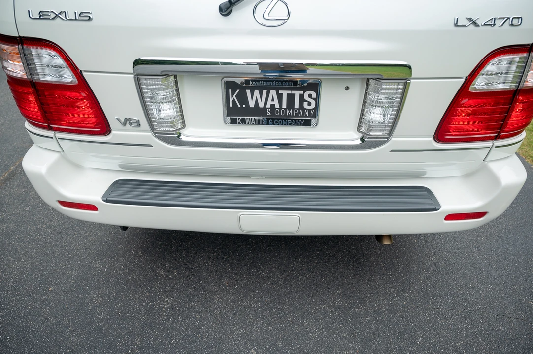 2004 Lexus LX 2nd Gen - Image 29 of 31