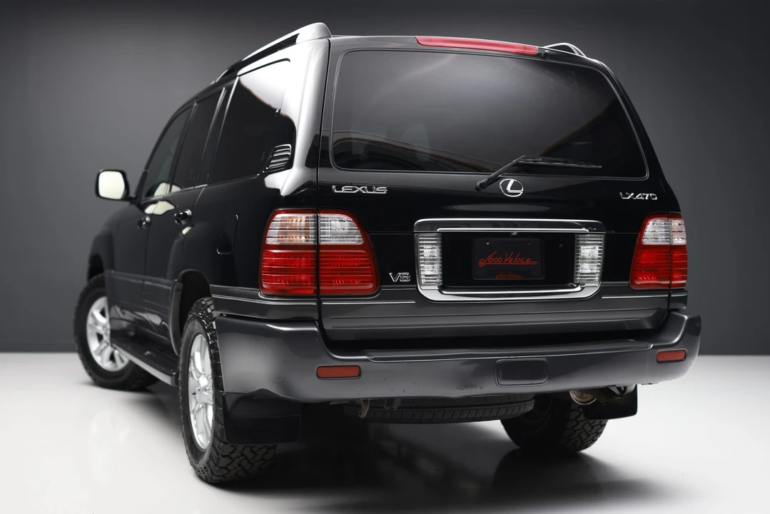 2004 Lexus LX 2nd Gen - Image 5 of 31