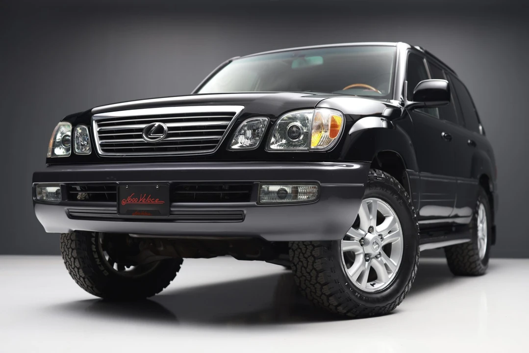 2004 Lexus LX 2nd Gen - Image 2 of 31