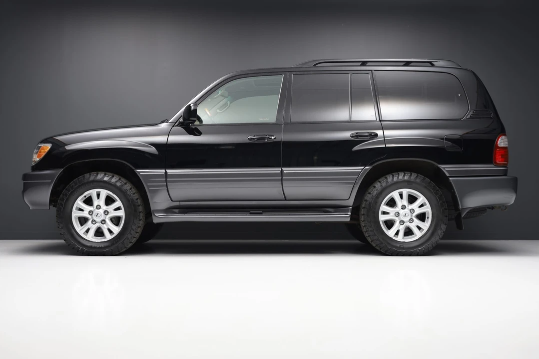 2004 Lexus LX 2nd Gen - Image 3 of 31