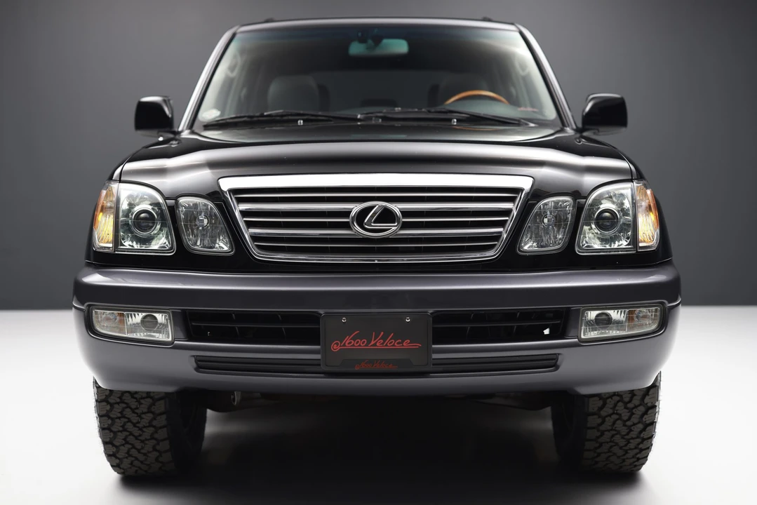 2004 Lexus LX 2nd Gen - Image 12 of 31
