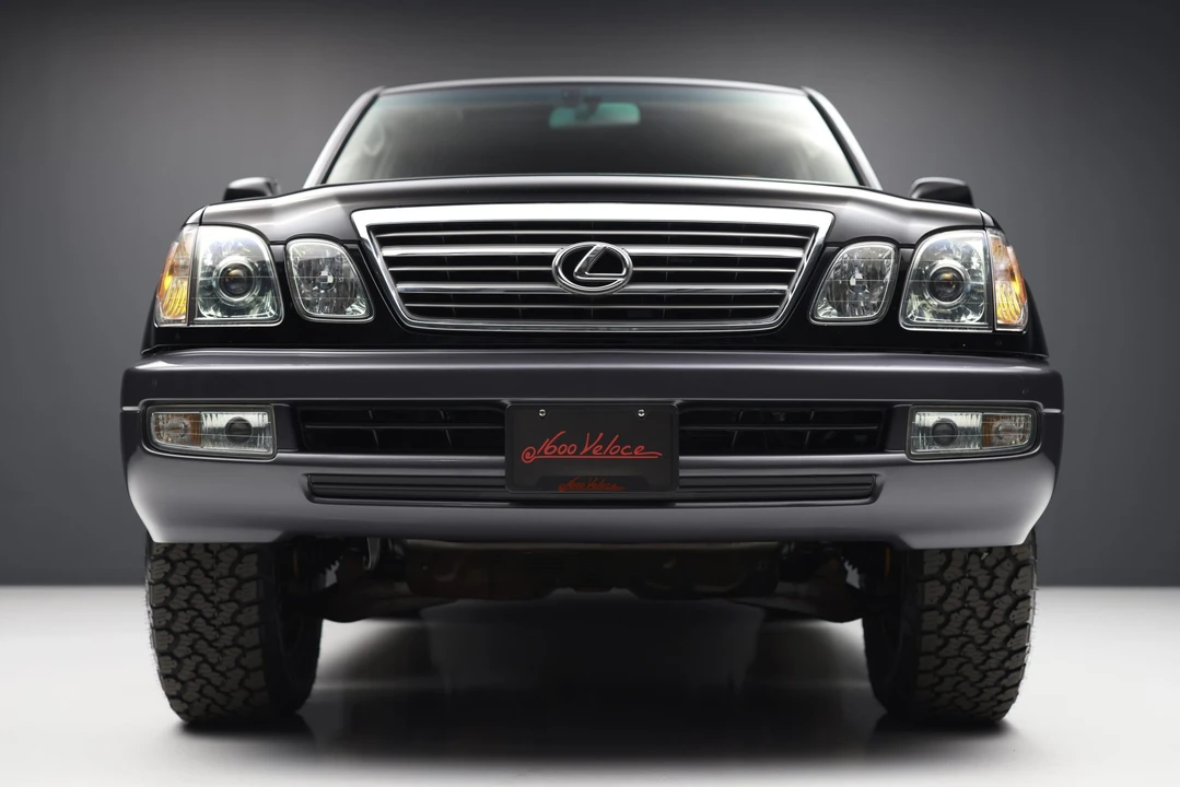 2004 Lexus LX 2nd Gen - Image 13 of 31