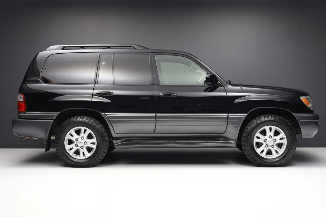 2004 Lexus LX 2nd Gen - Image 8 of 31