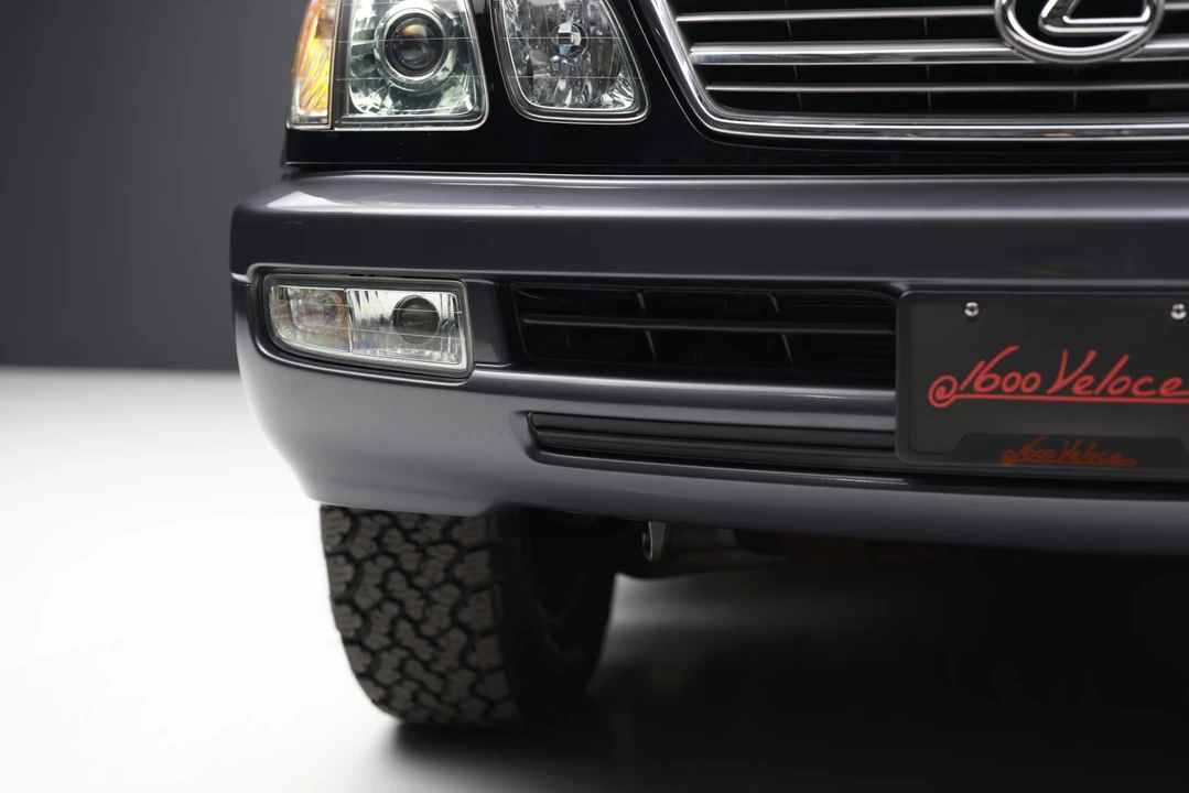 2004 Lexus LX 2nd Gen - Image 21 of 31