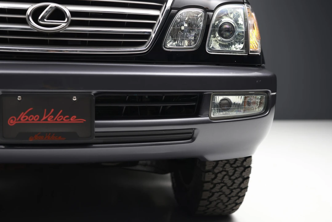2004 Lexus LX 2nd Gen - Image 23 of 31
