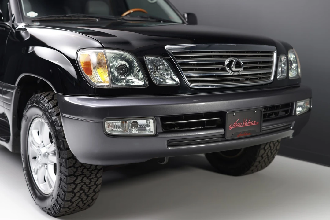 2004 Lexus LX 2nd Gen - Image 14 of 31
