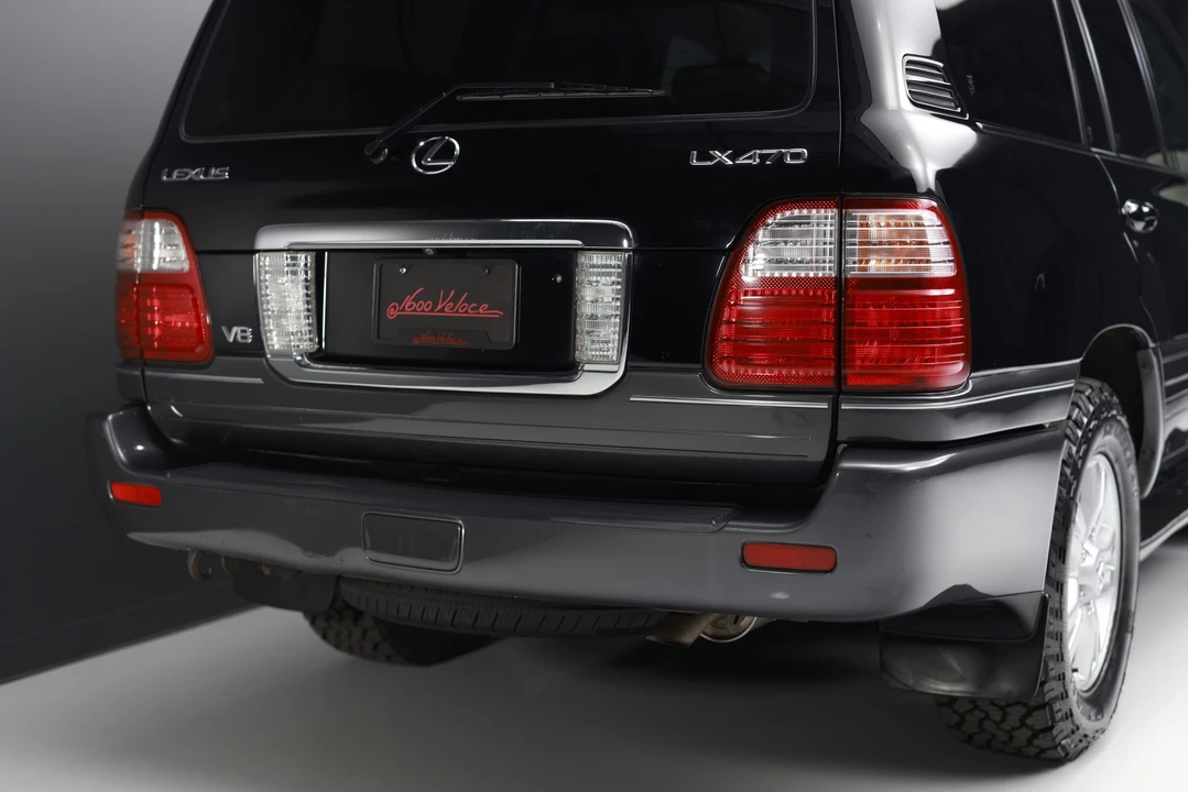 2004 Lexus LX 2nd Gen - Image 24 of 31
